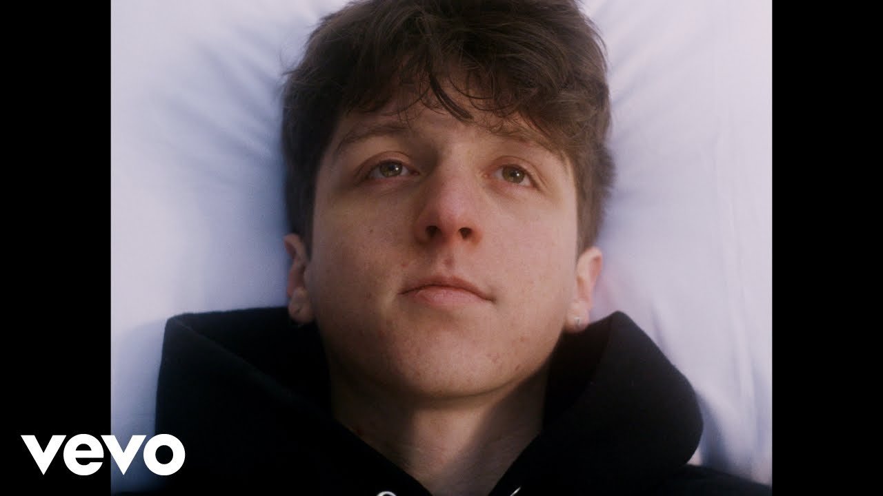 Powfu – death bed (coffee for your head) (Official Video) ft. beabadoobee